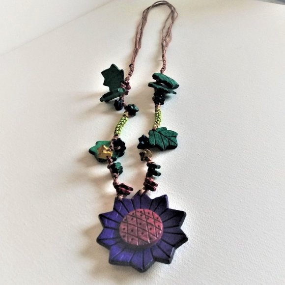 Multi-Colored Coconut Shell Flower Necklaces-Pointed Petals - Picture 4 of 8